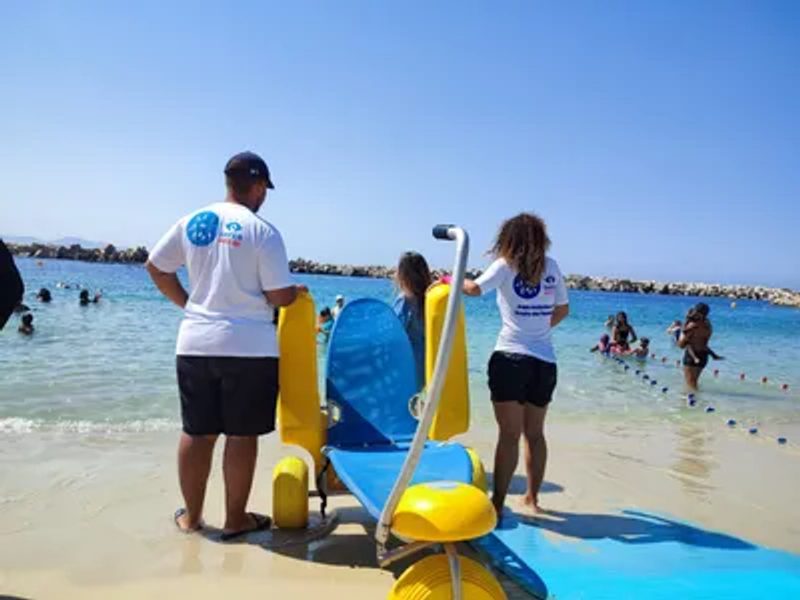 « La mer est à tout le monde »: les tiralos ont de plus en plus de succès sur les plages de Marseille - ici.fr