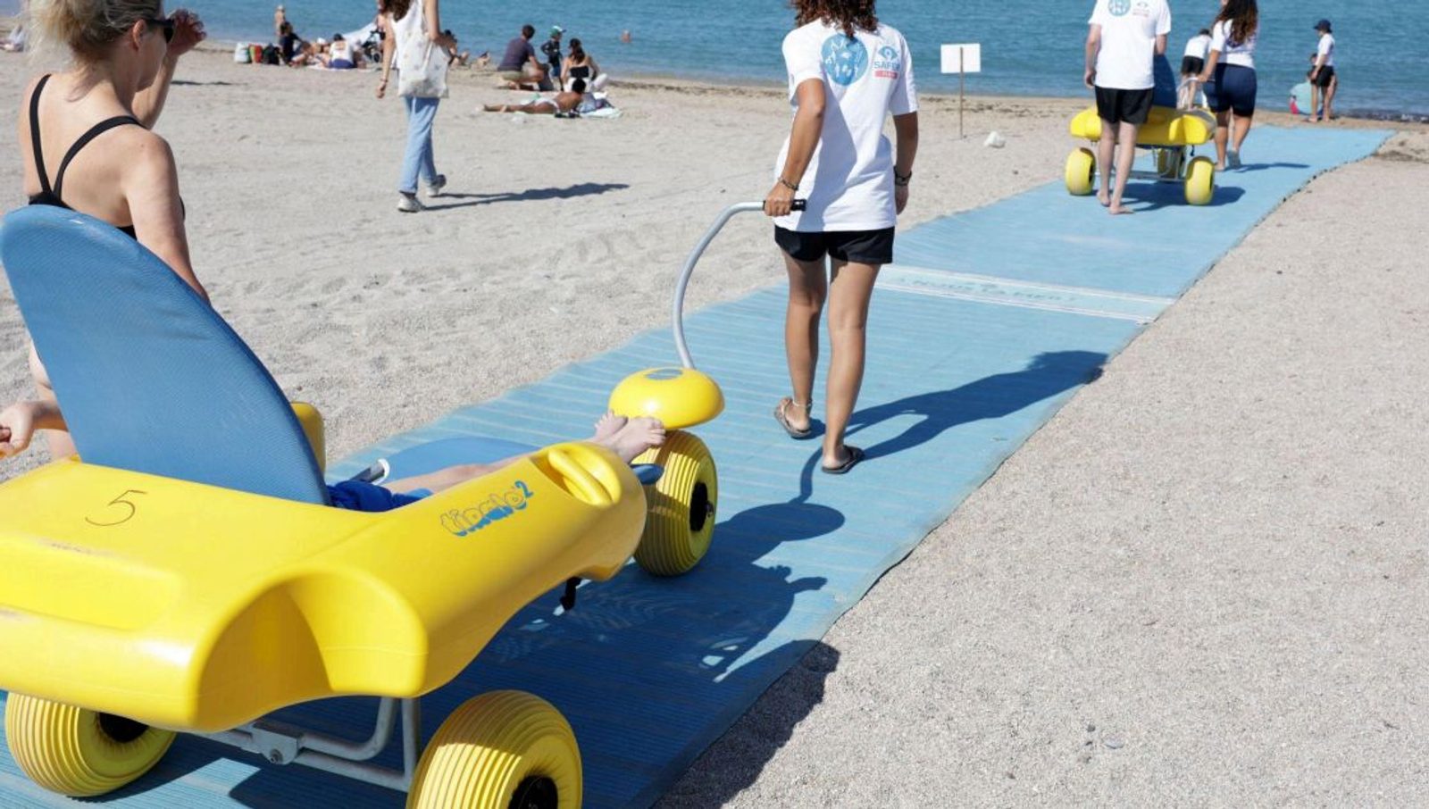 « La mer est à tout le monde »: les tiralos ont de plus en plus de succès sur les plages de Marseille - ici.fr