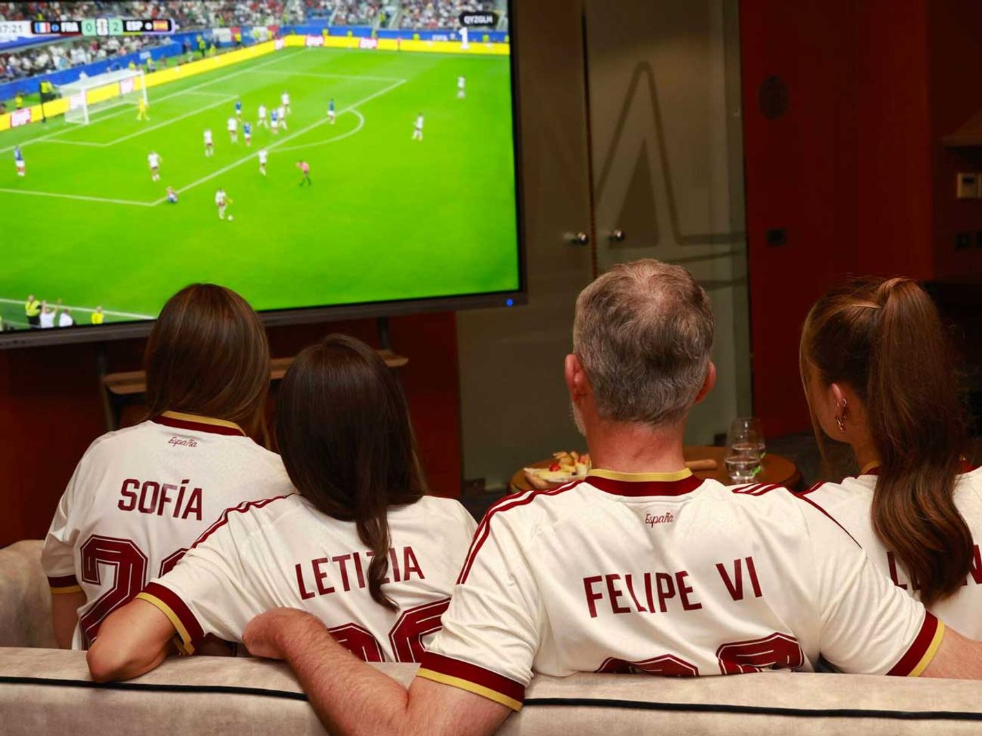 La famille royale explose de joie après la victoire de l'Espagne contre la France à la Coupe du monde de football - Histoires Royales