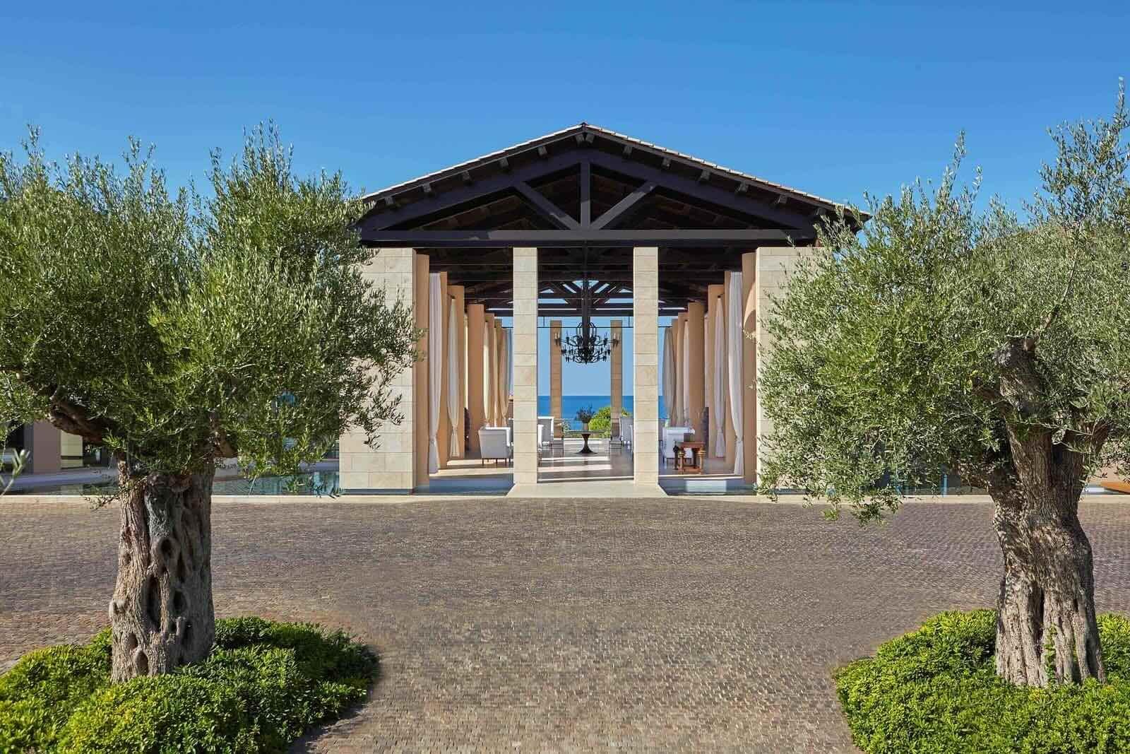Notre avis sur l'hôtel The Romanos à Costa Navarino en Grèce - yonder.fr
