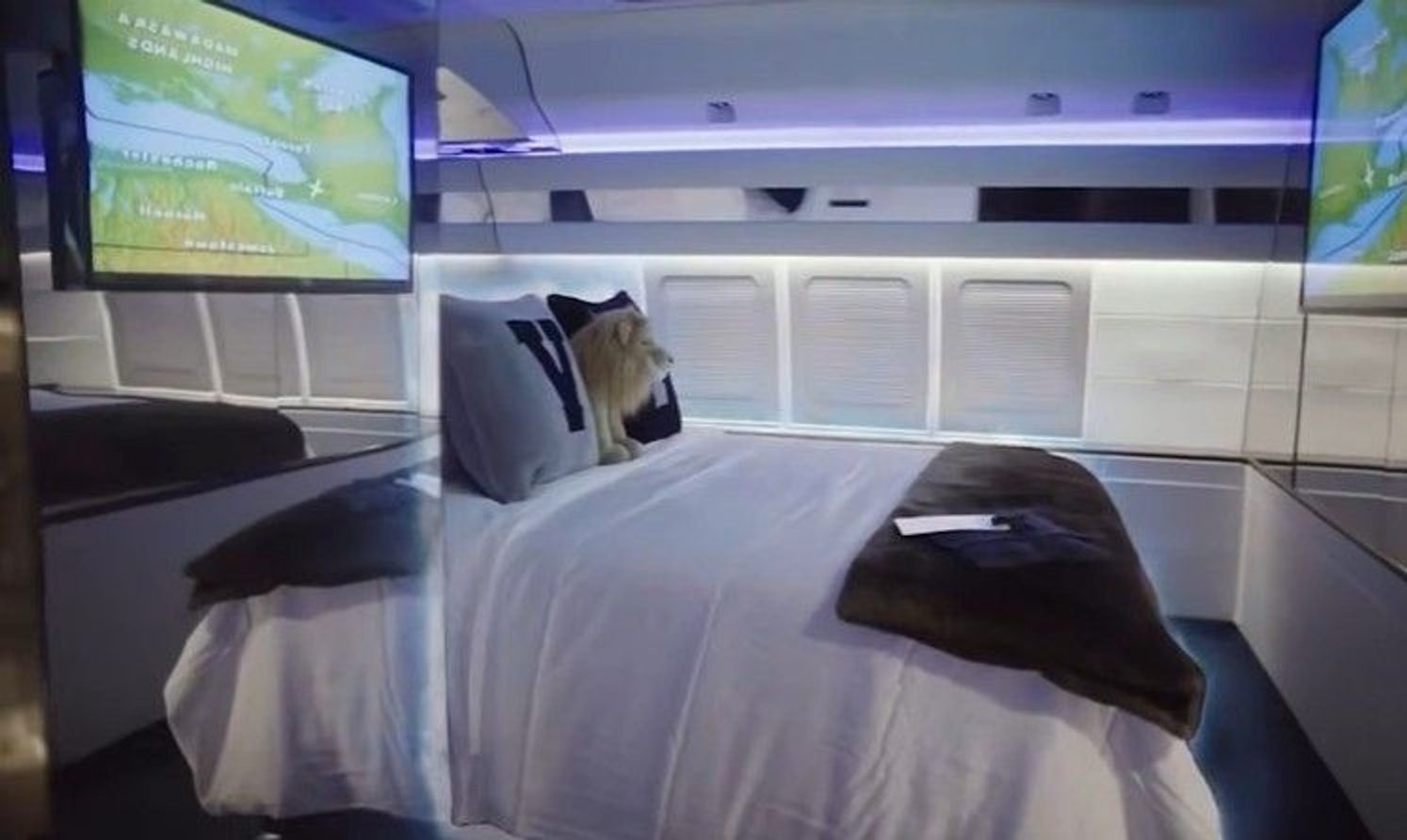 Drake et Rick Ross possèdent chacun leur avion privé: le luxe bling-bling du Boeing 767 transformé en palace et du Gulfstream G550 à 35 millions de dollars - ladepeche.fr