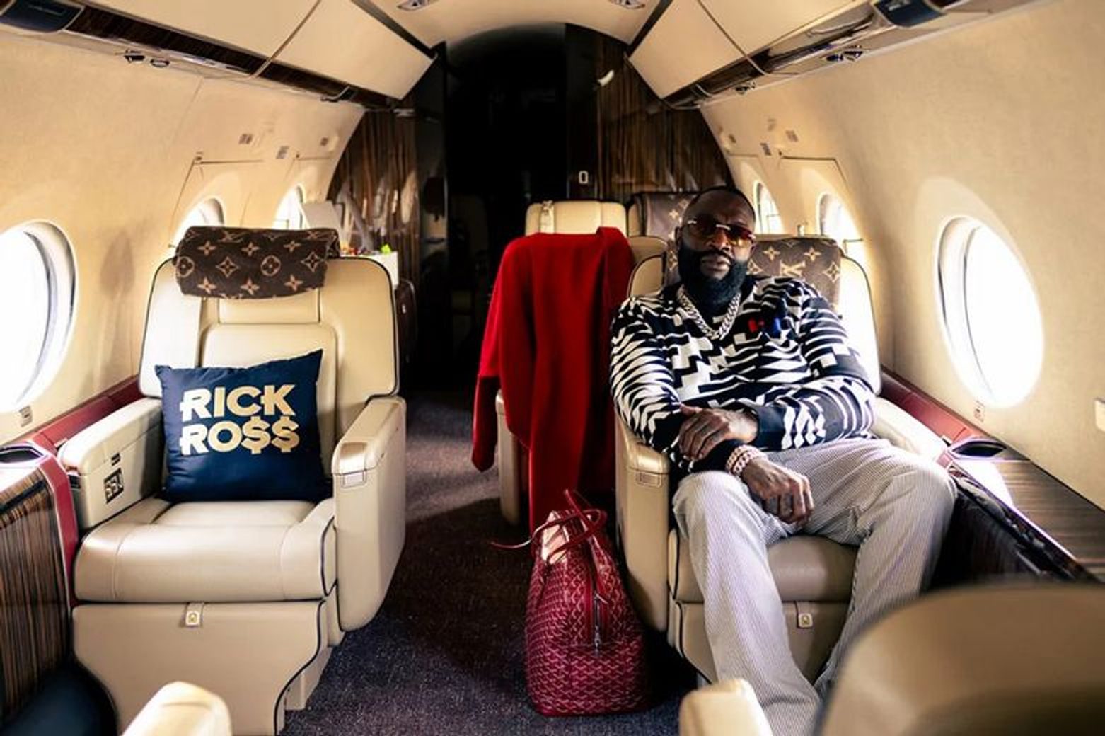 Drake et Rick Ross : dans les secrets de leurs jets privés ultra-luxe - La Revue du Luxe