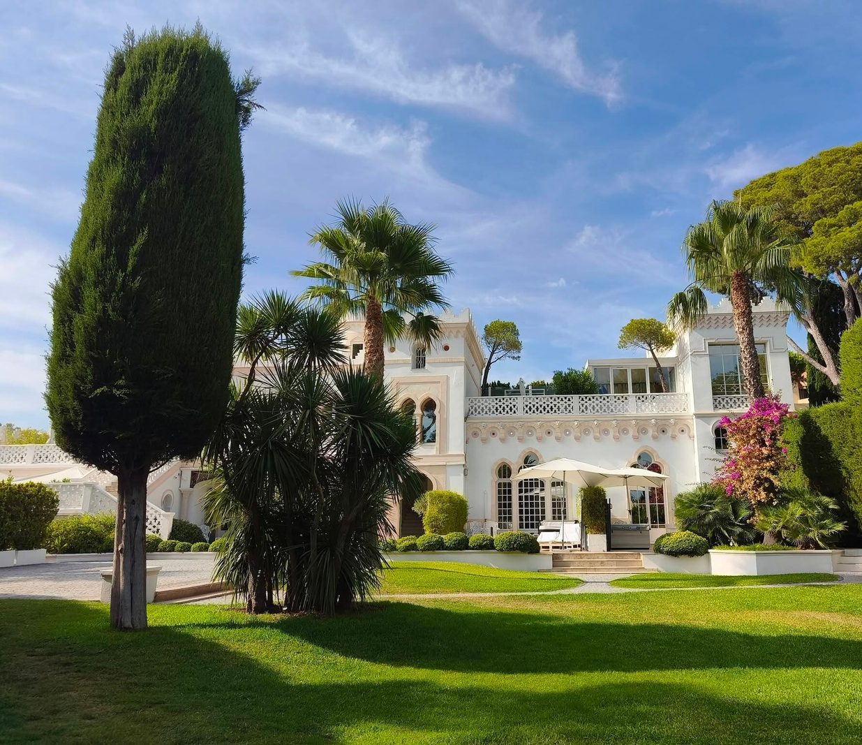 SAINT-RAPHAËL, La Villa Mauresque, hôtel 5 étoiles aménagé dans une demeure datant de 1881, mise sur son écrin pour retenir les touristes plus longtemps - Business & Marchés