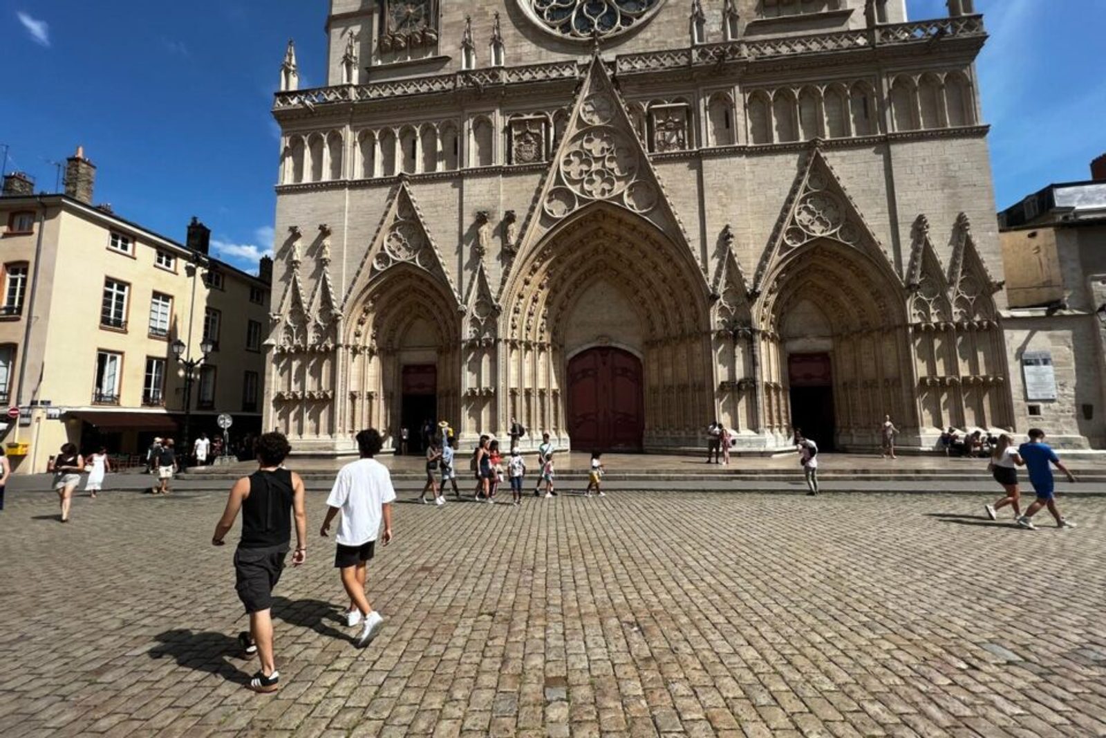 Le nouveau virage ultra-luxe de Lyon : entre palaces, shopping d'exception et vols directs - La Revue du Luxe