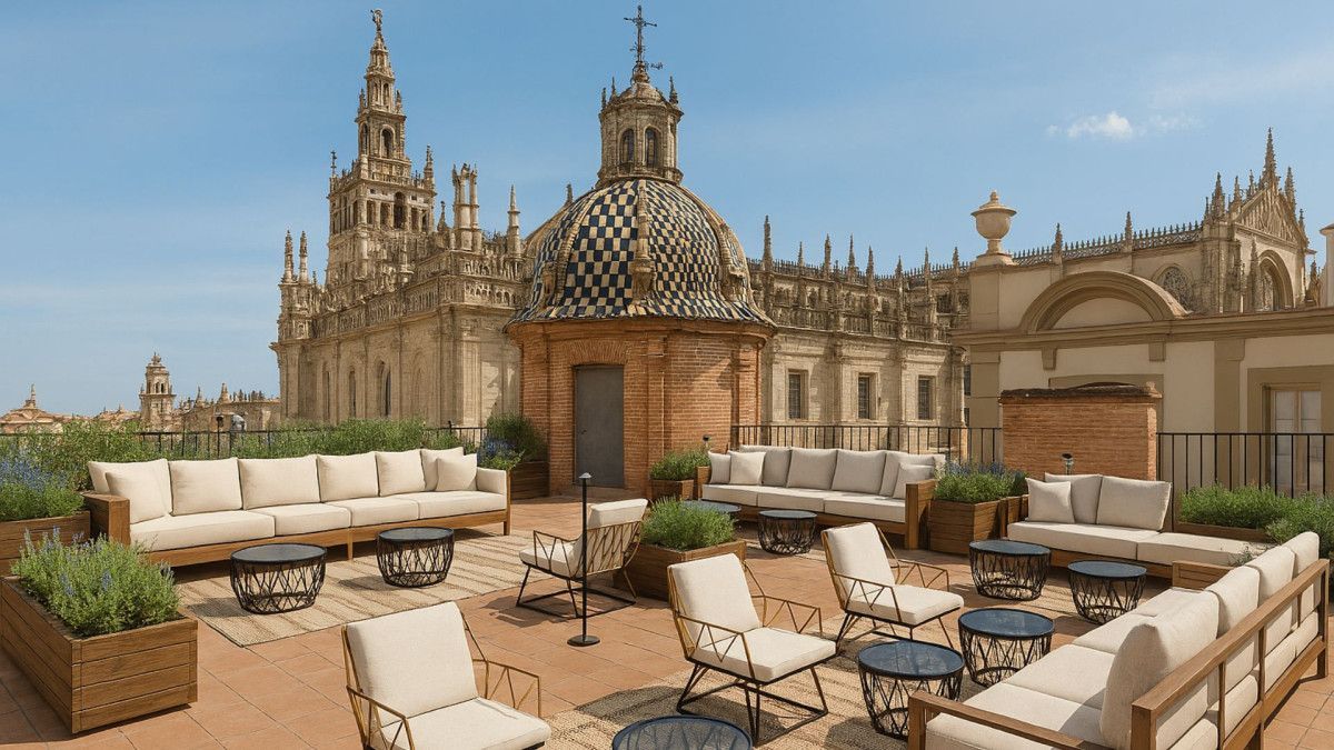 Le rooftop du futur Serras Sevilla, ouvert sur la cathédrale et la Giralda