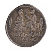 reverse of Roman Republic RRC 330/1a