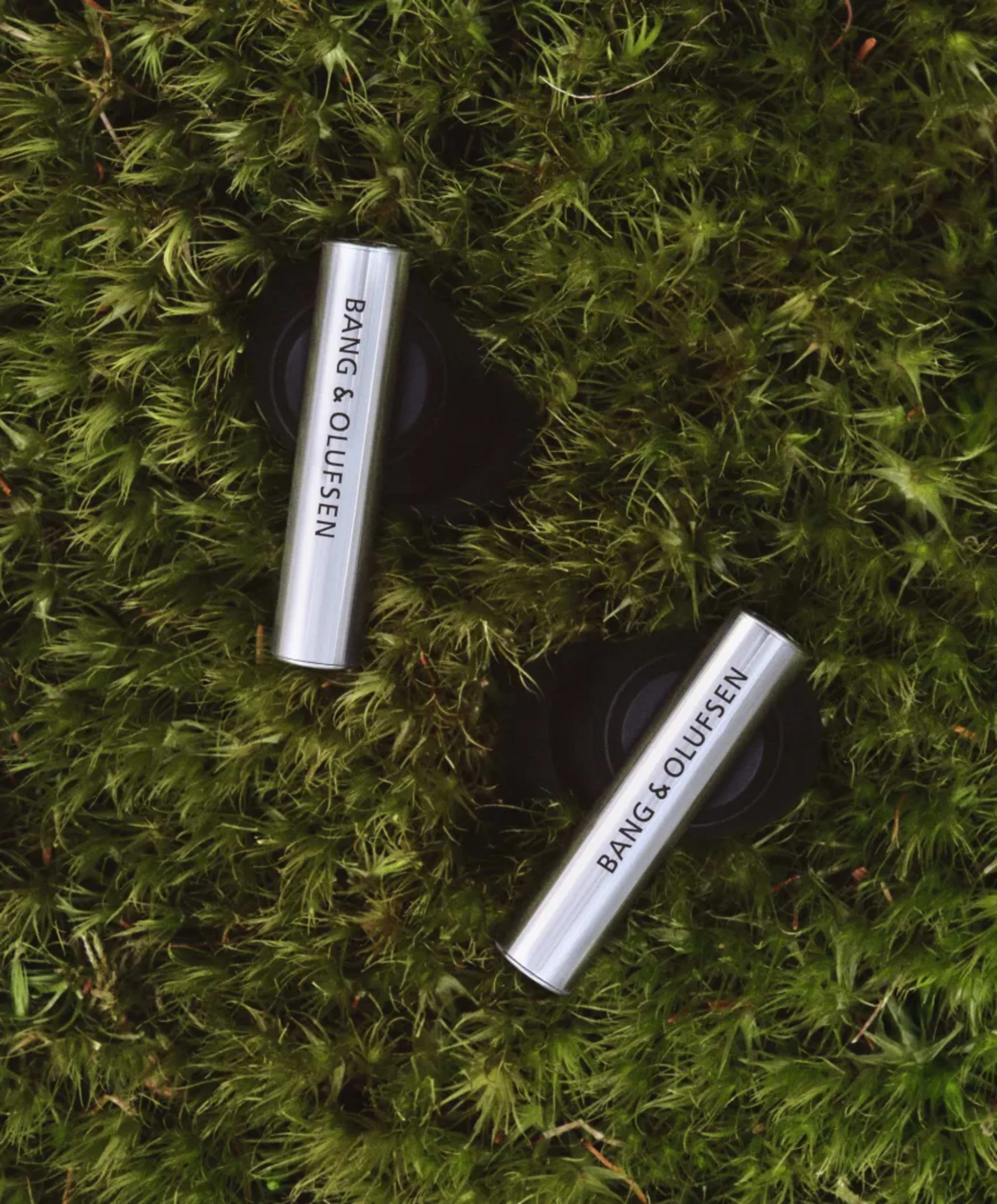 Pair of Super Hoodie on the grass showing the aluminium bar of the essentials