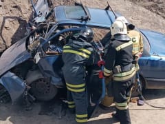 Двое погибших и срочная помощь спасателей: в Перевальском районе ЛНР произошло страшное ДТП