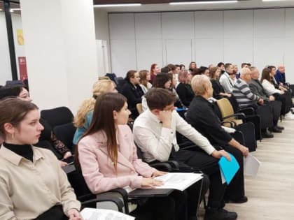 Сегодня в Доме молодежи в Луганске состоялась встреча министра образования и науки Ивана Кусова со студентами...