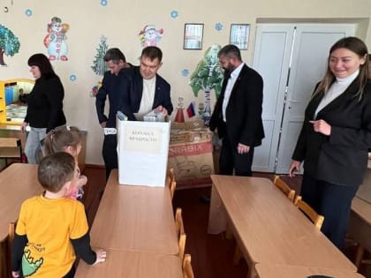 Депутаты Народного Совета ЛНР передали помощь жителям республики и военнослужащим, находящимся на передовой