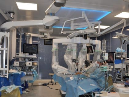 Онкоурологи Национального медицинского исследовательского центра онкологии выполнили роботическую операцию пенсионеру из