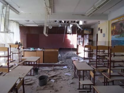 В Луганске к концу лета восстановят школу, разрушенную обстрелами
