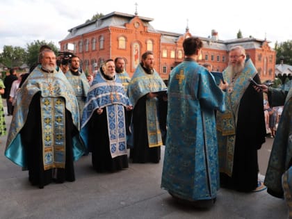 Верующие встречают в Луганске чудотворную Казанскую икону Божией Матери, 20 июля 2024 года