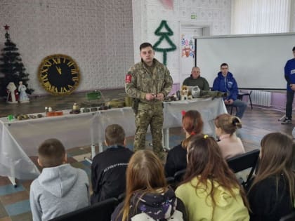 В Северодонецке единороссы вместе с военнослужащими провели урок безопасности для школьников