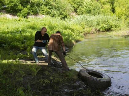 Экологи расчистили прибрежную полосу и русло реки Ольховая в Луганске