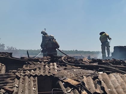 Пожарные спасли мужчину из горящего дома в Антраците ЛНР