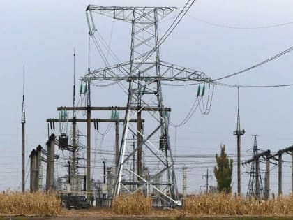 Энергетики восстанавливают поврежденную обстрелами ВСУ подстанцию в ЛНР, которая питает половину Республики