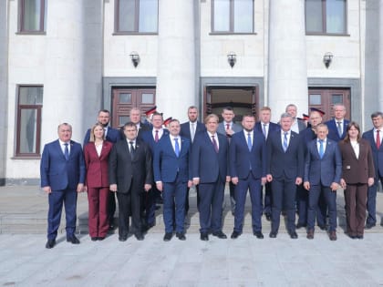 Народный Совет ЛНР подписал соглашения о сотрудничестве с парламентами четырех регионов России