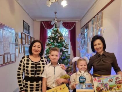 Представители Минобрнауки ЛНР выполнили желания ещё троих детей Республики