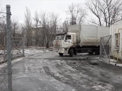 100 тонн гумпомощи доставили сотрудники Тульского спасательного центра МЧС России жителям Донбасса