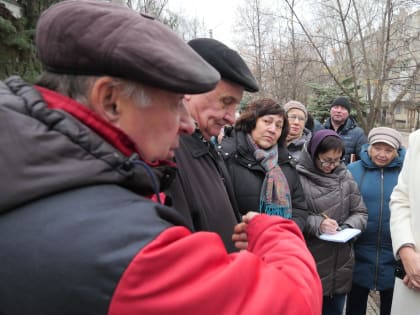 Встреча властей и жителей в посёлке Юбилейное