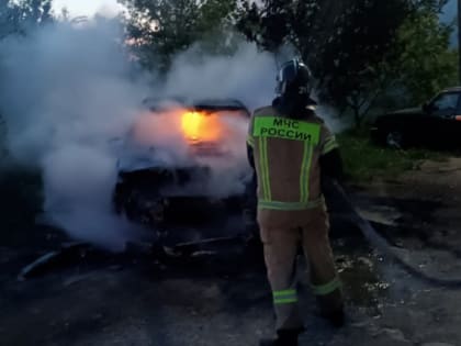 Автомобиль полностью сгорел в Брянке ЛНР