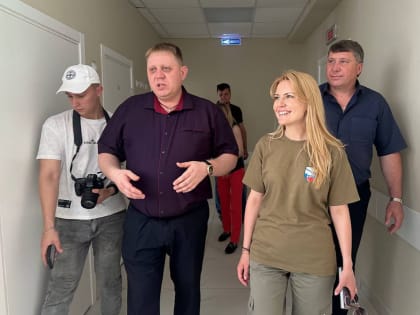 Дарья Лантратова посетила отремонтированную по народной программе Марковскую районную больницу
