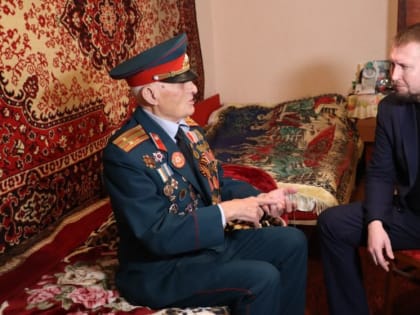 Денис Мирошниченко дал старт акции «С Новым годом, ветеран!» в Луганской Народной Республике