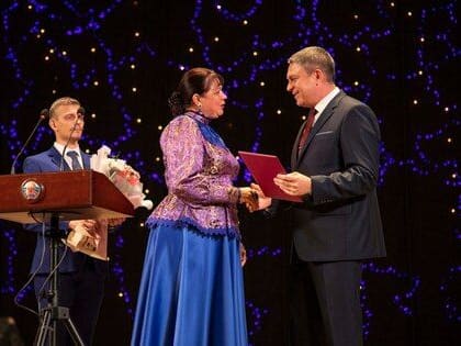 Коллективы ЛНР и Ставрополья выступили в Луганске ко Дню воссоединения