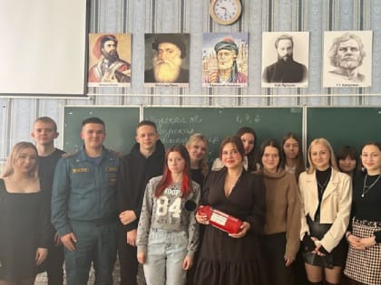Сотрудники МЧС России по Луганской Народной Республике систематически проводят профилактические уроки с учащимися школ. Темы таких уроков всегда актуальны и требующие знаний и пони