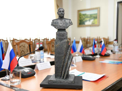 Память Героя Советского Союза Кузьмы Гребенника увековечат в Луганске