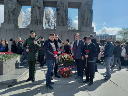 Команда Олега Нилова поздравила Героев СВО с Днем Победы