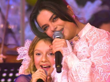 «Песня добрая - мы не плачем»: Королева и Харатьян спели с детьми из ЛНР и ДНР