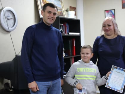 Награждение победителей конкурса детских рисунков в Луганске