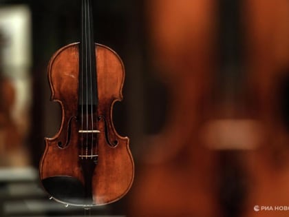 Новосибирская филармония получила изготовленные монахами в ЛНР скрипки