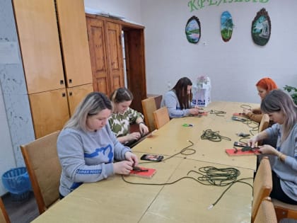 Мастер-класс по плетению браслетов в Свердловске
