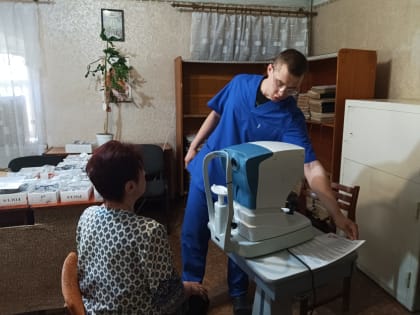 ВРАЧИ  ОФТАЛЬМОЛОГИ ОБСЛЕДОВАЛИ ЖИТЕЛЕЙ ИВАНОВКИ