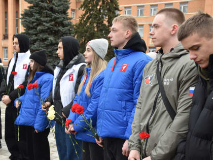 Жители Стаханова на митинге почтили память земляков, погибших при обстрелах города со стороны ВФУ