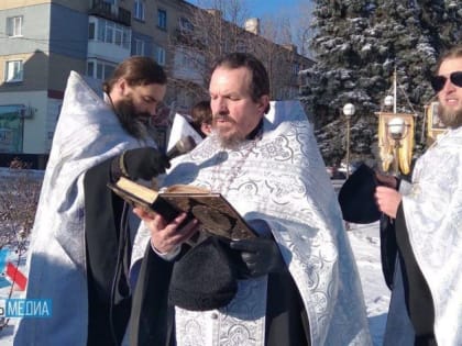 В Ровеньках прошел крестный ход к памятнику 2000-летия Рождества Христова