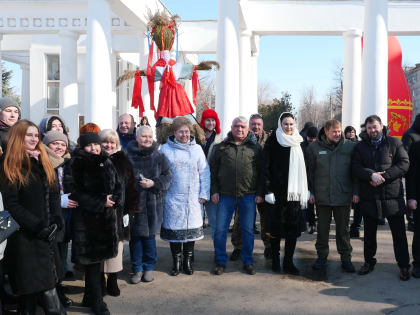 В Луганске с размахом отметили Широкую Масленицу