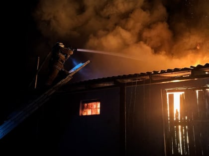 Склад с сельхозпродуктами загорелся в Марковке ЛНР