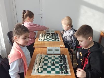 Юные луганчане приняли участие в зимнем фестивале шахмат