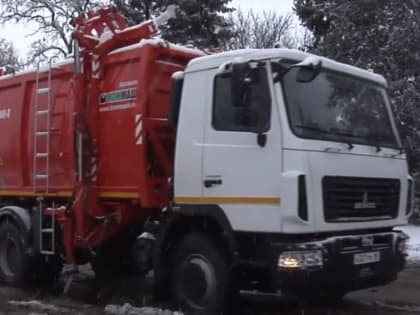 Дежурные бригады в Новый год работали и на предприятии «Луганский центр утилизации отходов» («ЛЦУО»)