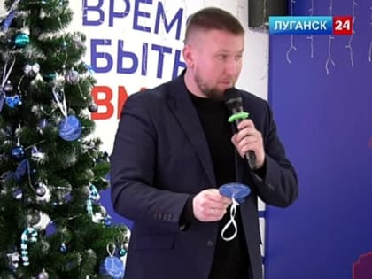 Председатель Народного Совета ЛНР, секретарь Луганского регионального отделения «Единой России» Денис Мирошниченко прове