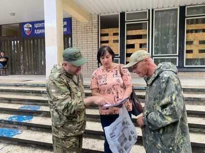 Представители ОП ЛНР передали гуманитарную помощь бюджетникам Рубежного