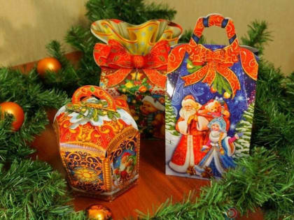 Выдача новогодних подарков в Луганске продолжается!