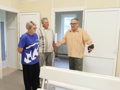 Меловские единороссы проинспектировали ход строительства ФАПа