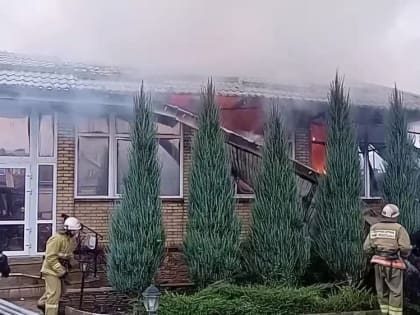 В Луганской Народной Республике огнеборцы МЧС России локализовали пожар