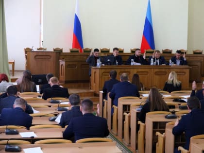 Парламент республики включил в состав комитетов депутатов Народного Совета Анну Лисицыну и Юрия Рагулина