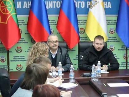 Секретарь Луганского регионального отделения "Единой России", председатель Народного Совета ЛНР Денис Мирошнич